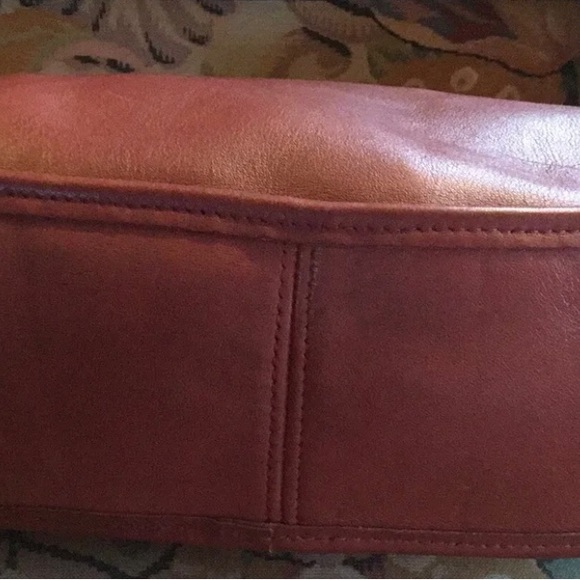 Vintage Large Coach Swinger Purse in Wine - Picture 6 of 7